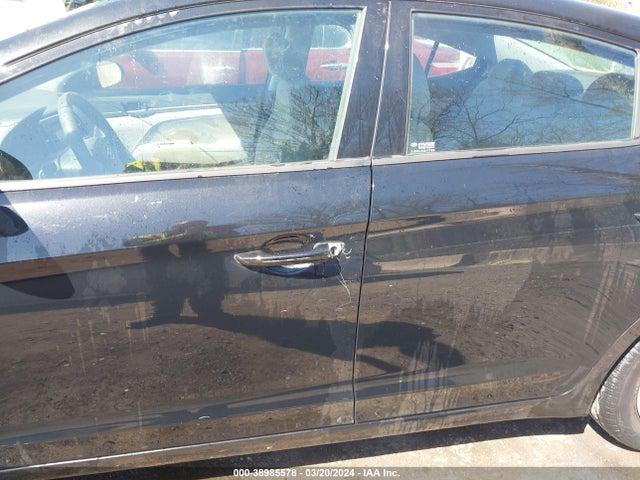 Hyundai ELANTRA SE 2018 5NPD74LF6JH215942 Image 14