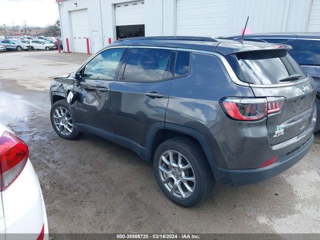 3C4NJDFB6NT204119 Jeep Compass Latitude Lux 4x4