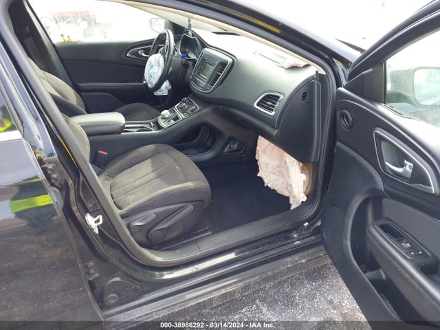 Chrysler 200 Limited 2015 1C3CCCAB0FN559084 Image 5
