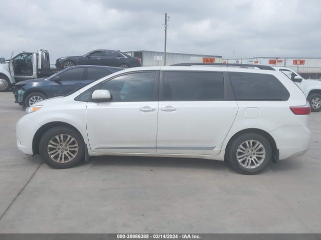 Toyota Sienna Xle 8 Passenger 2017 5TDYZ3DC2HS821396 Image 14