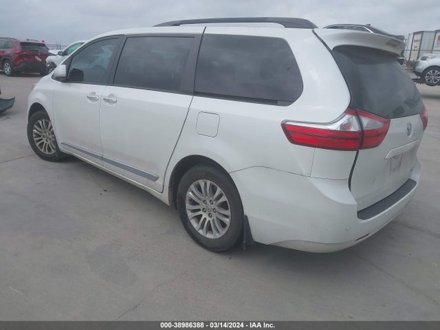 Toyota Sienna Xle 8 Passenger 2017 5TDYZ3DC2HS821396 Image 3