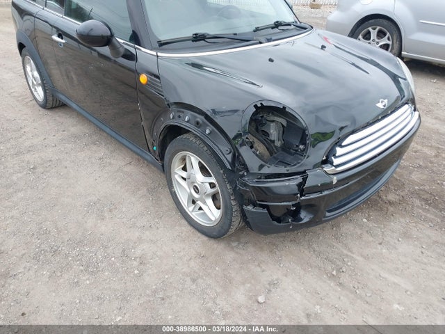2010 MINI COOPER CLUBMAN WMWML3C56ATX51537 Photo 5