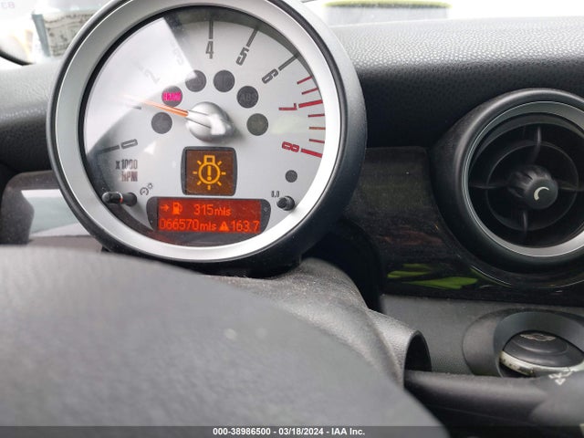 2010 MINI COOPER CLUBMAN WMWML3C56ATX51537 Photo 6