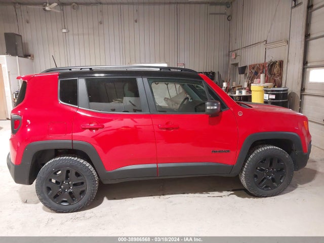ZACCJBCB0JPJ00241 Jeep Renegade Trailhawk 4x4