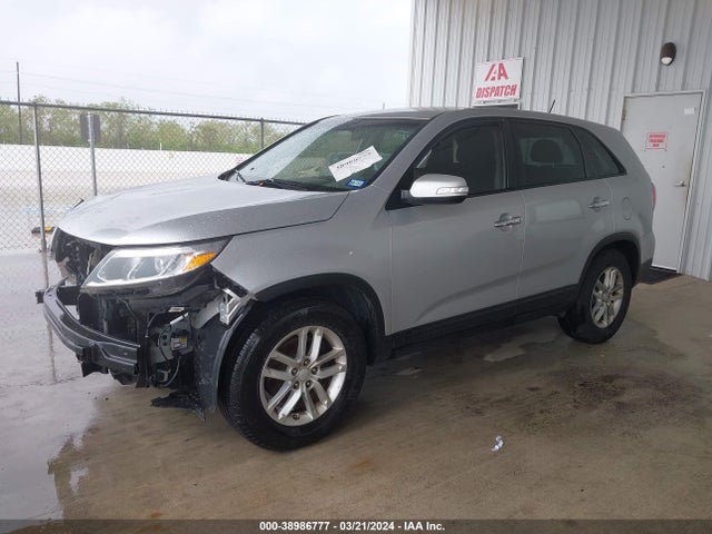 KIA SORENTO LX 2015 5XYKT3A6XFG550636 Image 2