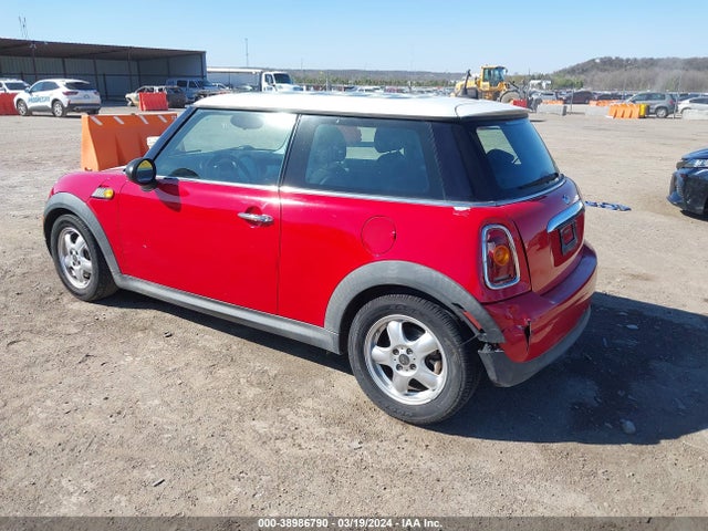 2009 MINI COOPER WMWMF33599TW73290 Photo 2