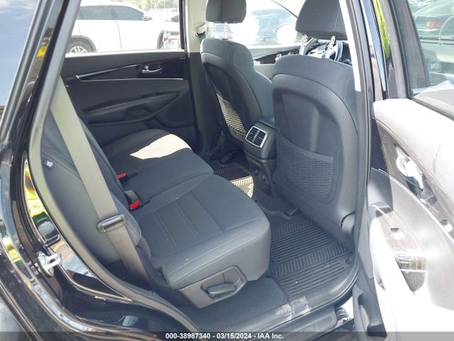 KIA Sorento 3.3l S 2019 5XYPG4A58KG598024 Image 8