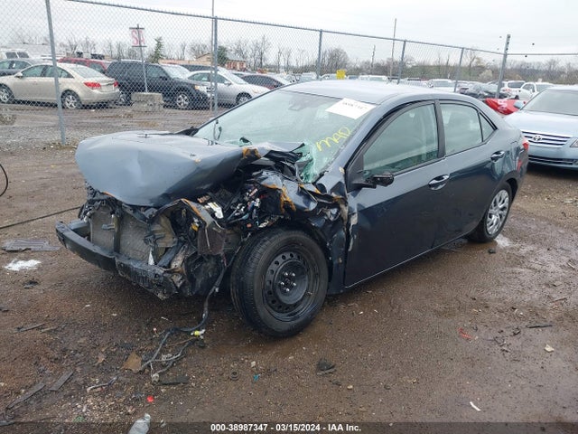 Toyota COROLLA LE 2018 2T1BURHE6JC997031 Image 2