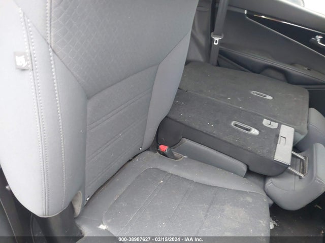 KIA Sorento 3.3l S 2019 5XYPGDA5XKG584660 Image 8