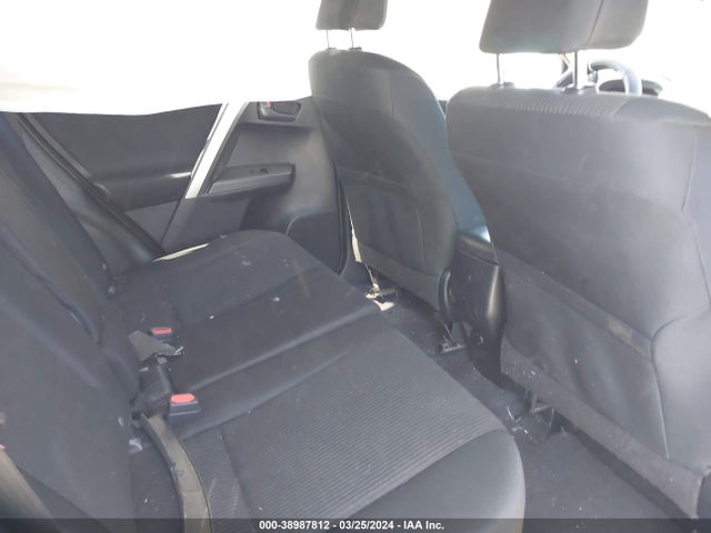 Toyota RAV4 LE 2017 JTMBFREV7HJ107732 Image 8