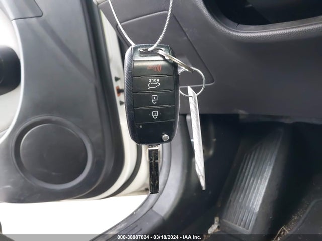 KIA Soul 2016 KNDJN2A26G7376074 Image 11