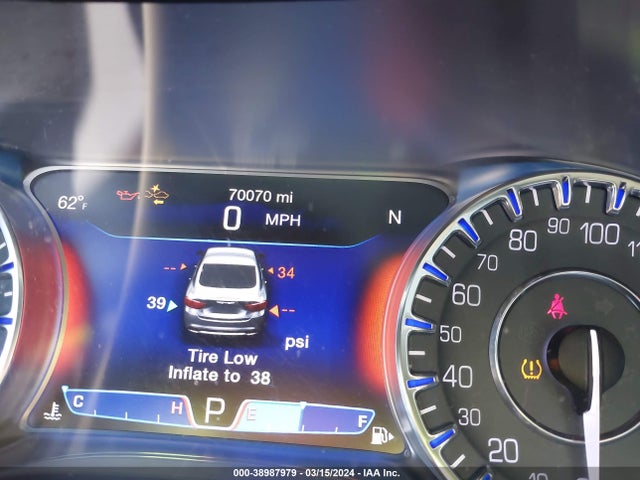 38987979 :رقم المزاد ، 1C3CCCCB7FN554820 vin ، 2015 Chrysler 200 C مزاد بيع