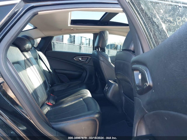 38987979 :رقم المزاد ، 1C3CCCCB7FN554820 vin ، 2015 Chrysler 200 C مزاد بيع