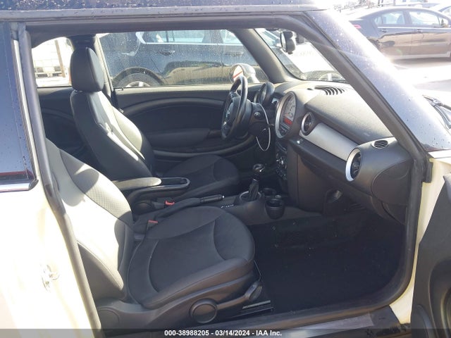 2014 MINI CLUBMAN WMWZF3C55ET492364 Photo 4