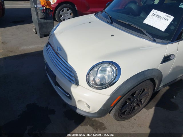 2014 MINI CLUBMAN WMWZF3C55ET492364 Photo 5