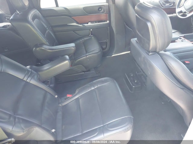 5LMJJ3NT2NEL05265 Lincoln Navigator Standard L