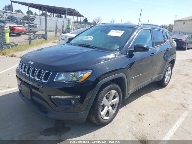 3C4NJCBB8JT441057 Jeep Compass Latitude Fwd