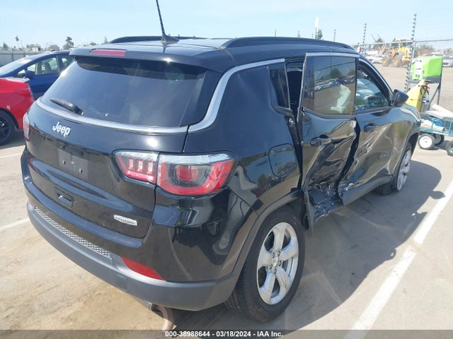 3C4NJCBB8JT441057 Jeep Compass Latitude Fwd
