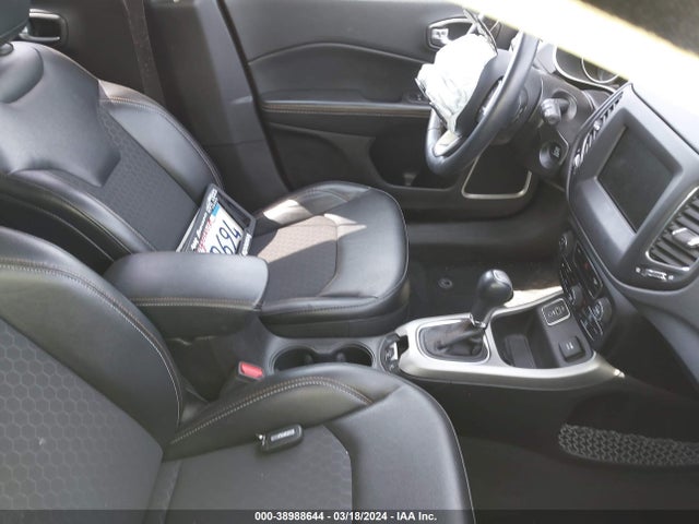 3C4NJCBB8JT441057 Jeep Compass Latitude Fwd