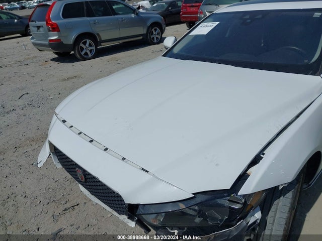 2017 JAGUAR XE SAJAR4BG1HA973813 Photo 9
