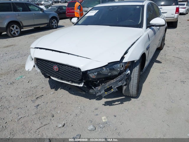 2017 JAGUAR XE SAJAR4BG1HA973813 Photo 5