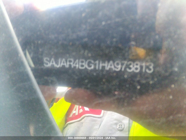 2017 JAGUAR XE SAJAR4BG1HA973813 Photo 8