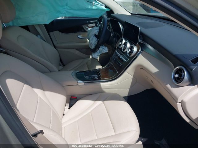 W1N0G8DB2NV388499 Mercedes-Benz Glc 300 Suv