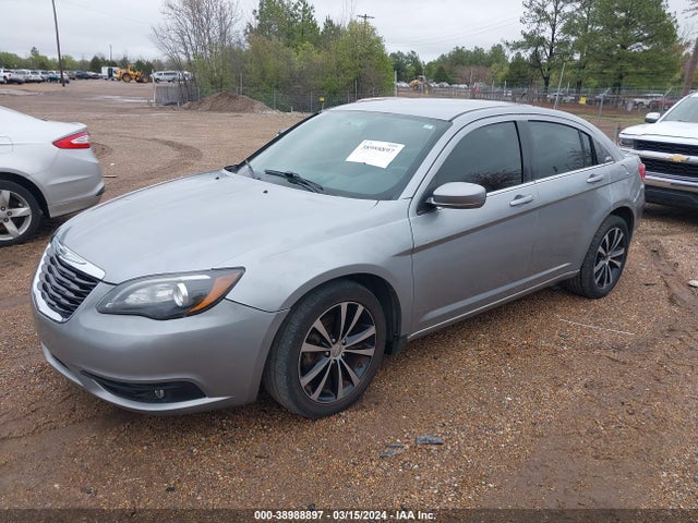 Chrysler 200 Touring 2014 1C3CCBBB1EN171790 Image 2
