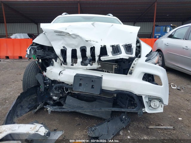 1C4PJMLB0JD517745 Jeep Cherokee Latitude Plus 4x4