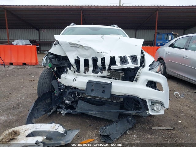 1C4PJMLB0JD517745 Jeep Cherokee Latitude Plus 4x4