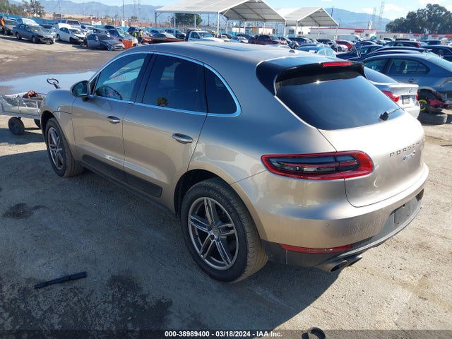2015 PORSCHE MACAN WP1AB2A53FLB63705 Photo 2