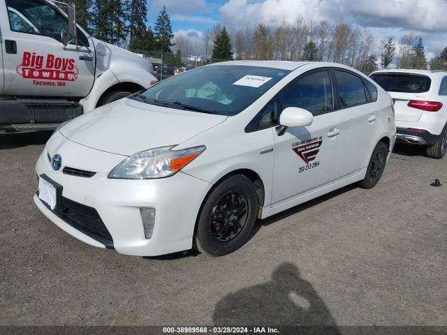 Toyota Prius Two 2015 JTDKN3DU7F1898544 Image 2