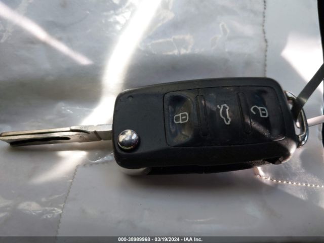 1VWBS7A39GC018135 Volkswagen Passat 1.8t Se