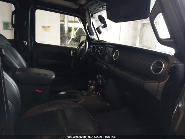 1C4HJXEN3JW189433 Jeep Wrangler Unlimited Sahara 4x4
