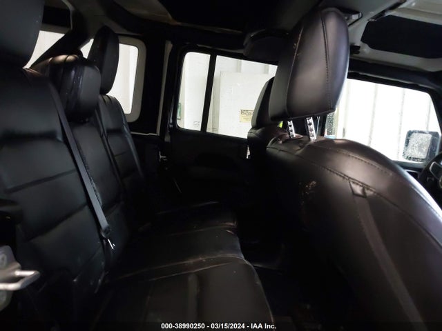 1C4HJXEN3JW189433 Jeep Wrangler Unlimited Sahara 4x4