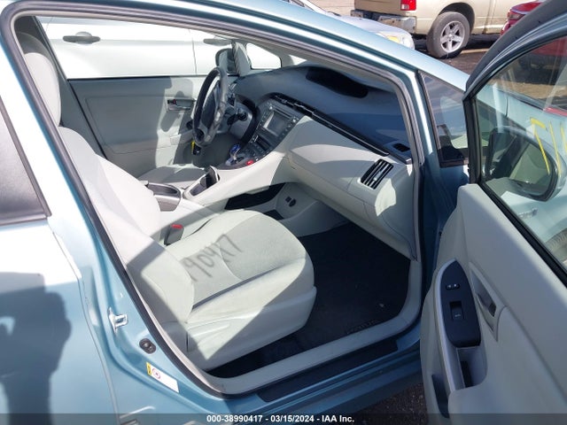 Toyota Prius Three 2014 JTDKN3DU6E1754420 Image 5