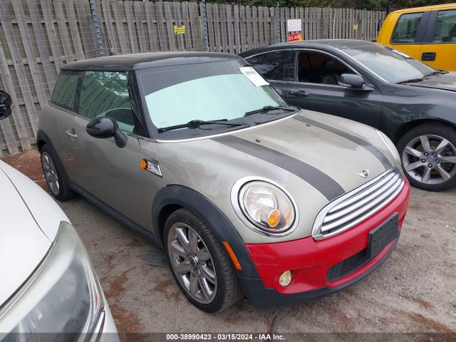 2010 MINI COOPER WMWMF3C56ATZ22892 Photo 0