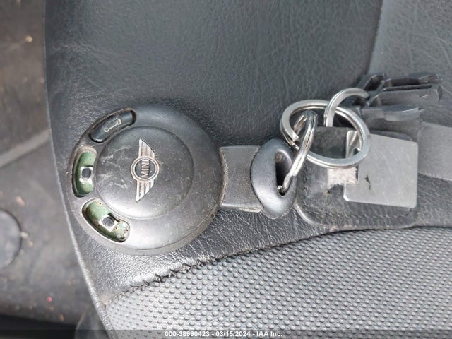 2010 MINI COOPER WMWMF3C56ATZ22892 Photo 10