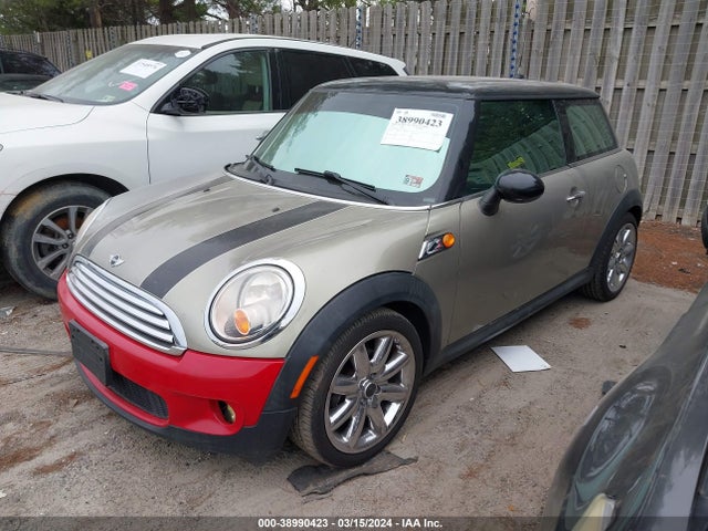 2010 MINI COOPER WMWMF3C56ATZ22892 Photo 1