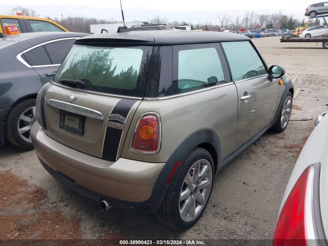 2010 MINI COOPER WMWMF3C56ATZ22892 Photo 3