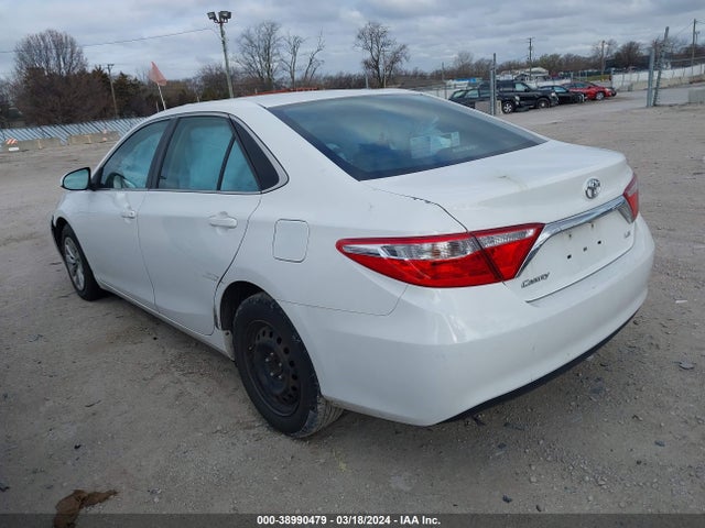 Toyota CAMRY LE 2015 4T4BF1FKXFR474854 Image 3
