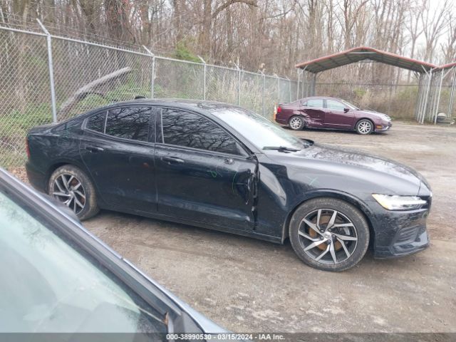 7JR102FK6KG013548 Volvo S60 T5 Momentum