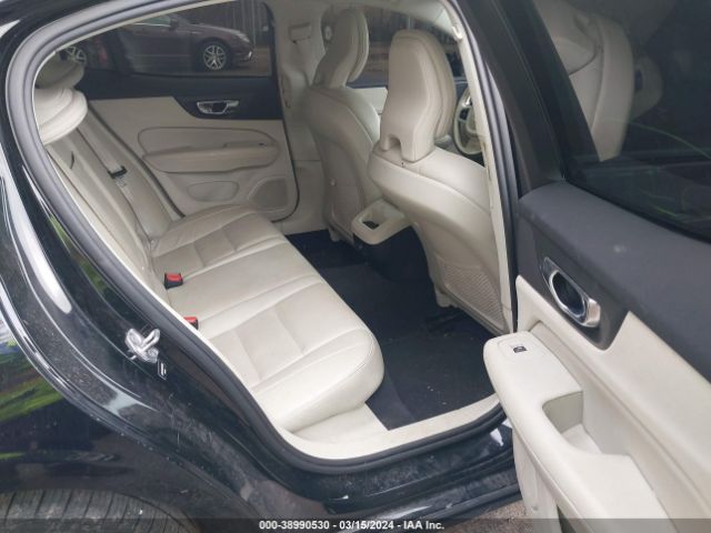 7JR102FK6KG013548 Volvo S60 T5 Momentum