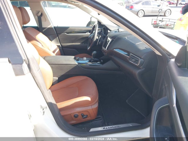 ZN661XUS9HX225806 Maserati Levante