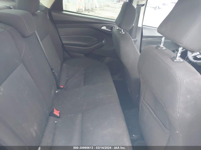 2015 FORD FOCUS SE VIN: 1FADP3F21FL255552
