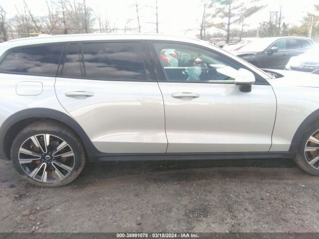 YV4102WK0M1072080 Volvo V60 Cross Country T5