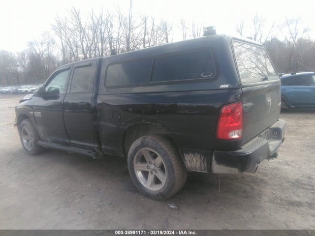 RAM 1500 Express Quad Cab 4x4 6'4 Box 2018 1C6RR7FT8JS135926 Image 3