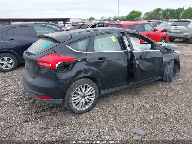 Ford Focus Titanium 2016 1FADP3N23GL302437 Image 2