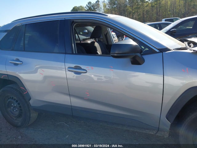 Toyota RAV4 LE 2020 JTMH1RFV8LD050181 Image 14