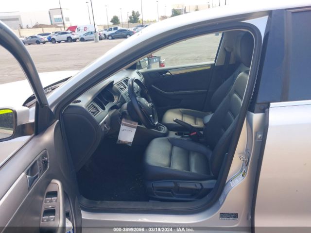 3VWD17AJ2FM316565 Volkswagen Jetta 1.8t Se